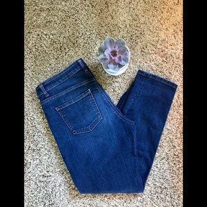 Apt. 9 Essentials Straight Capri Jeans